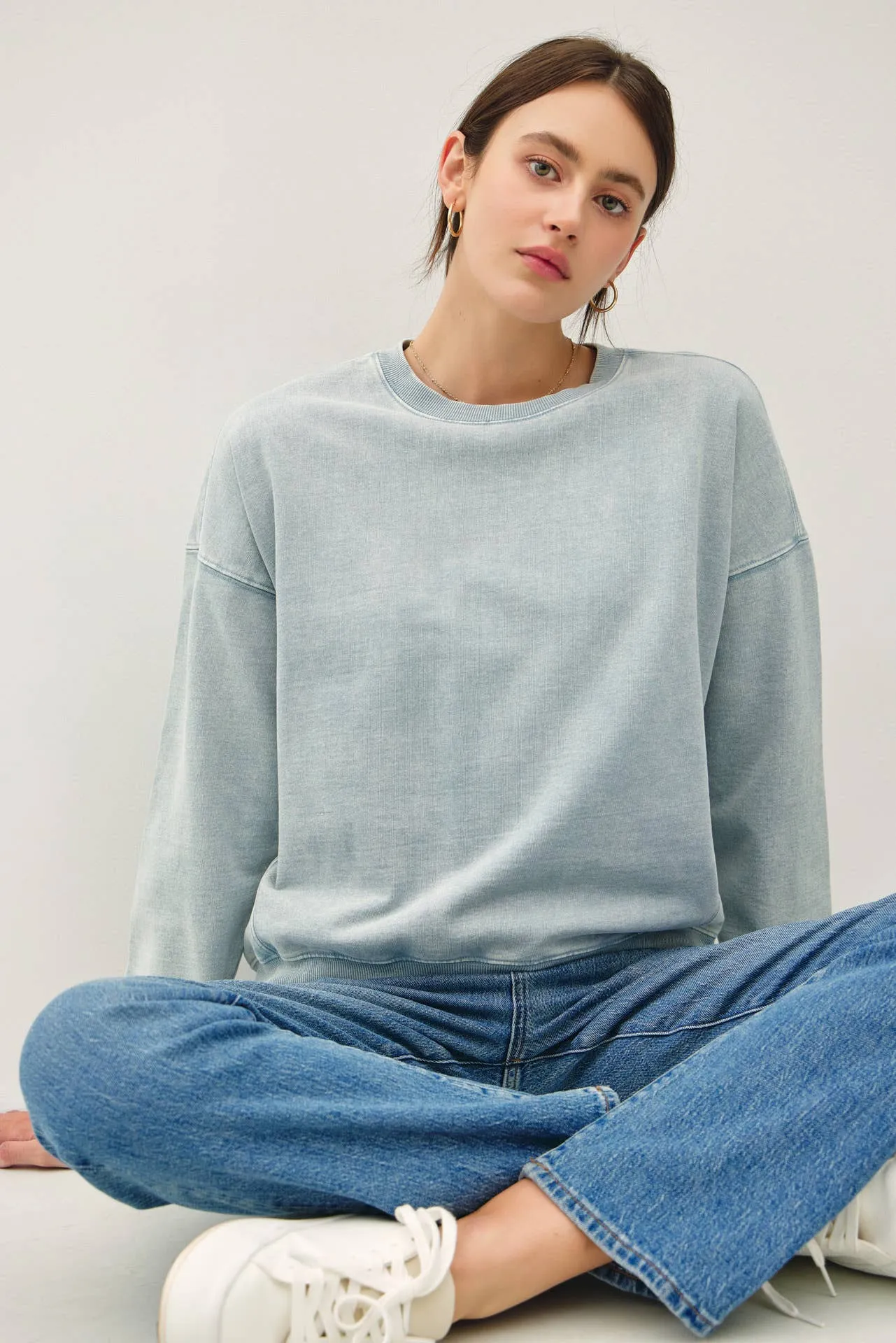 CROPPED ACID WASH CREW NECK SWEATSHIRT