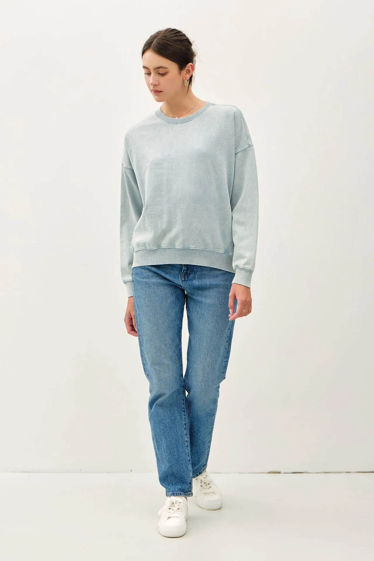 CROPPED ACID WASH CREW NECK SWEATSHIRT