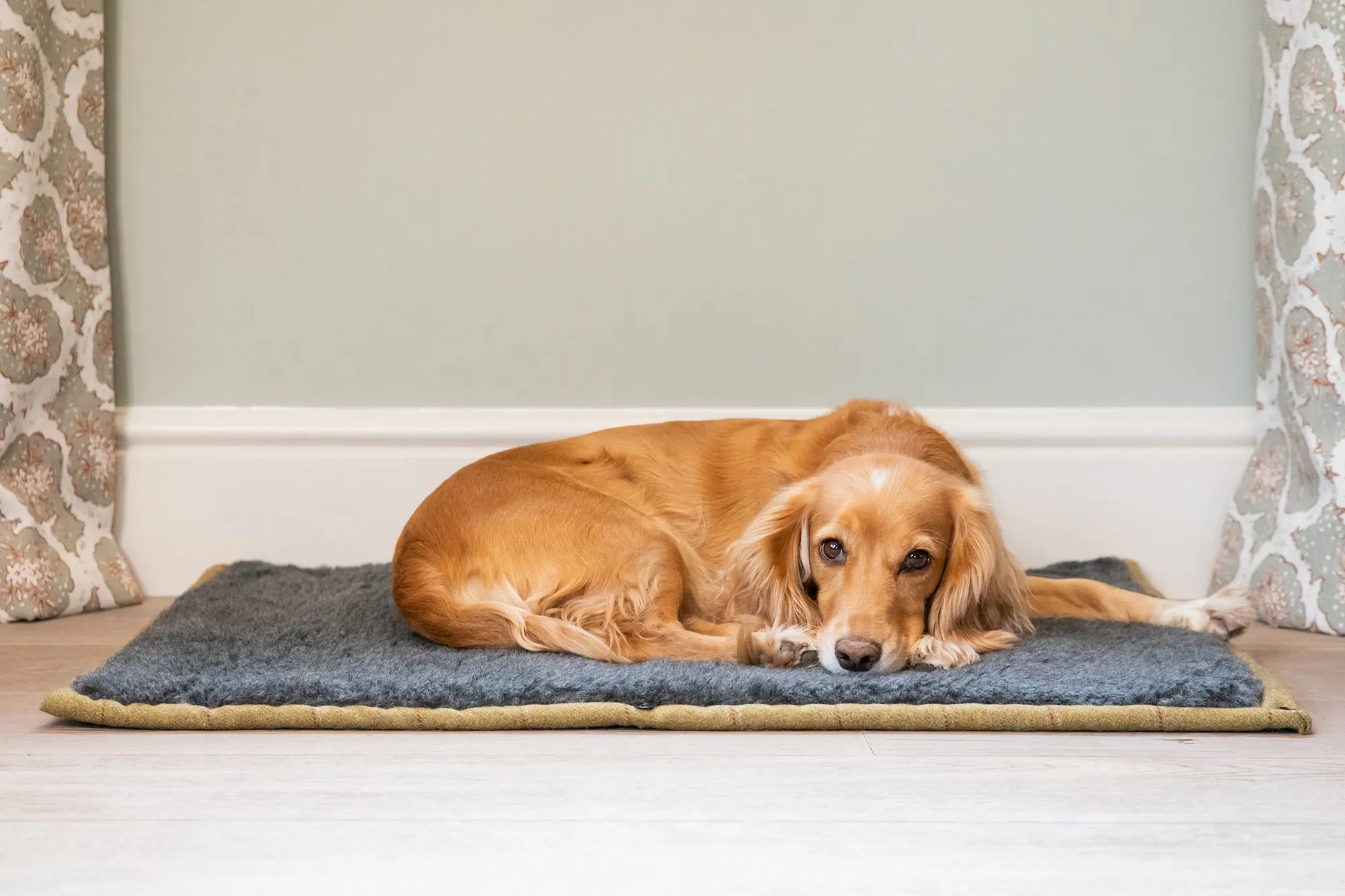 Tweed Dog Roll Mat